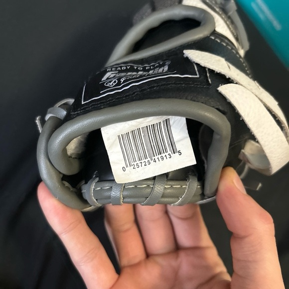 Franklin Sports 9.5'' Kids Baseball Meshtek Teeball Glove/Ball- Right Hand Throw - Picture 6 of 12